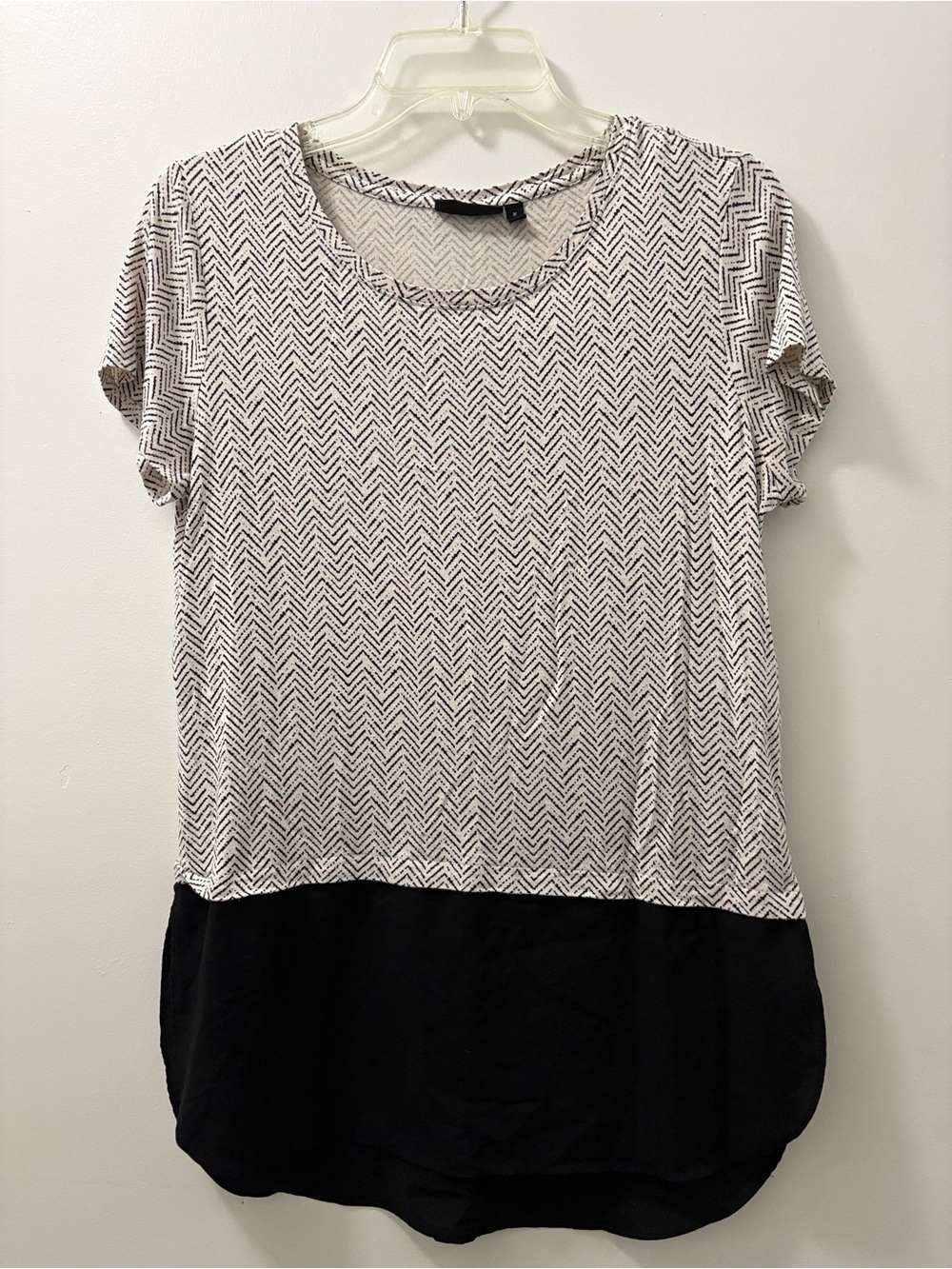 Casual Chevron Two-Tone Short Sleeve Top - Black & White
